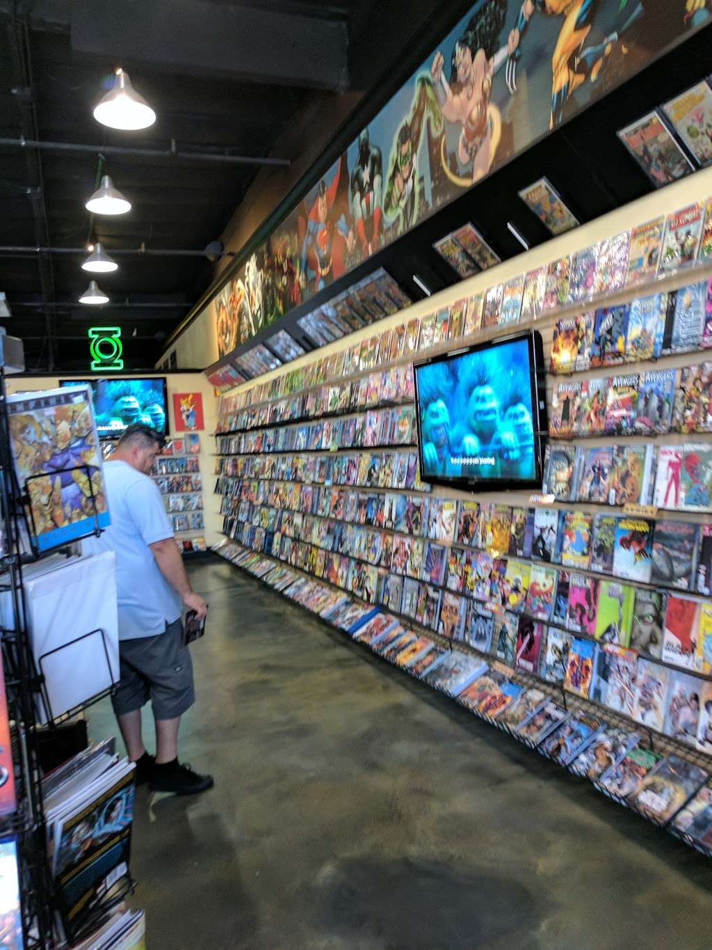 Graham Crackers Comics | 25021 Madison Ave #101, Murrieta, CA 92562 | Phone: (951) 696-0088