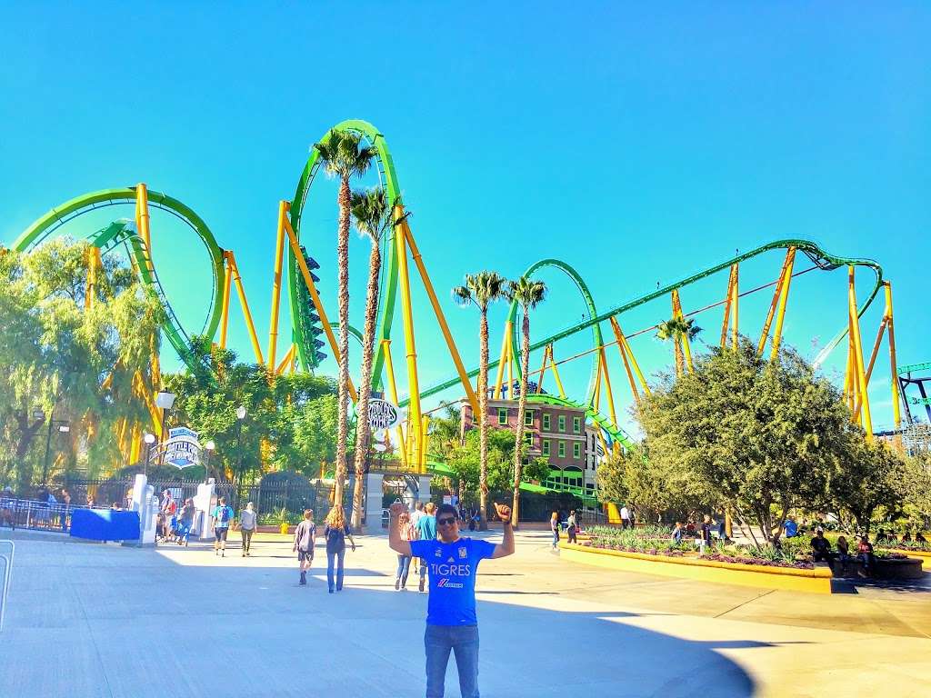 Six Flags Magic Mountain | 26101 Magic Mountain Pkwy, Valencia, CA 91355, USA | Phone: (661) 255-4100