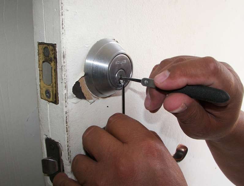 Jet Locksmith | 340 N Hayworth Ave, Los Angeles, CA 90048 | Phone: (877) 742-5058