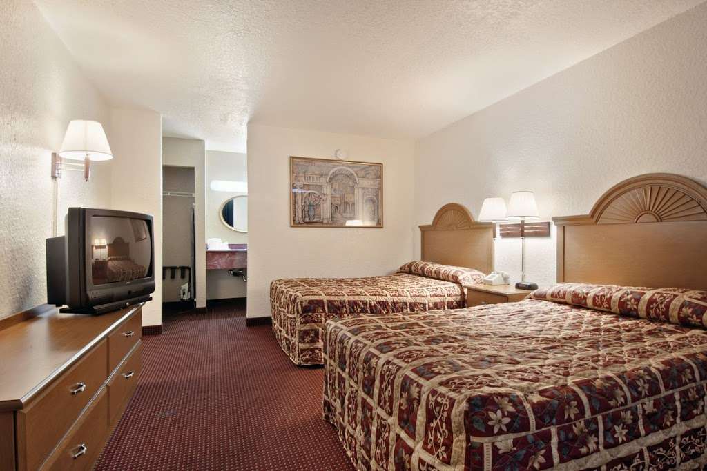 Days Inn Orlando Universal Studios | 5858 International Dr, Orlando, FL 32819, USA | Phone: (407) 351-4410