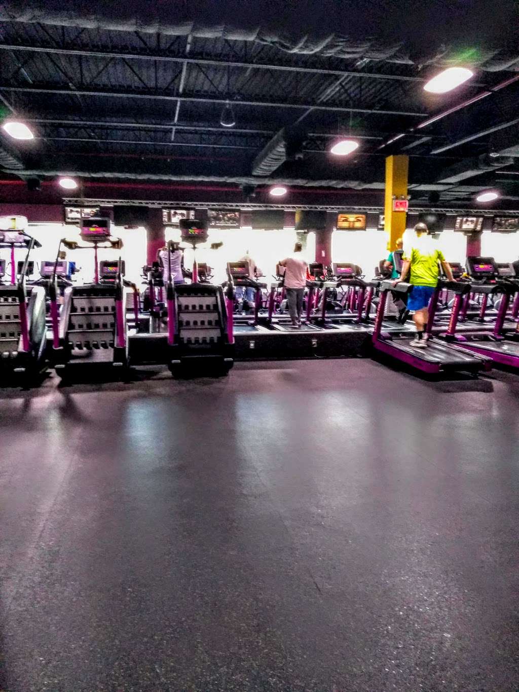 Planet Fitness | 2040 Forest Ave, Staten Island, NY 10303, USA | Phone: (718) 407-7330