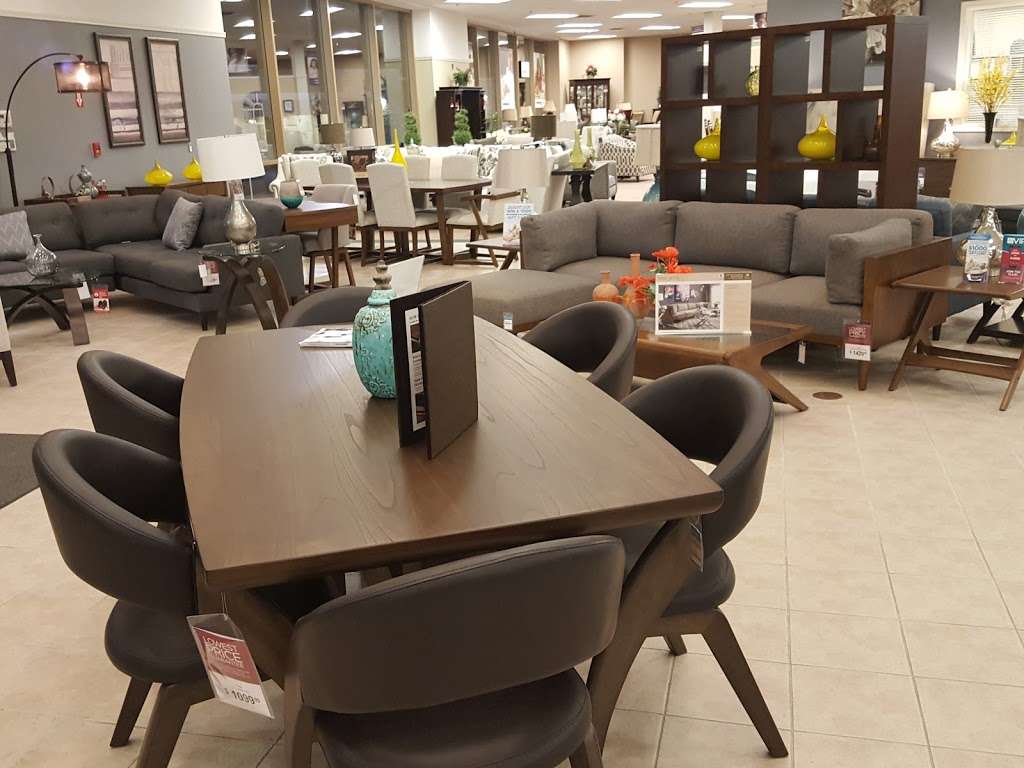 Raymour & Flanigan Furniture and Mattress Store | 14 Candlewood Lake Rd, Brookfield, CT 06804 | Phone: (203) 775-2007