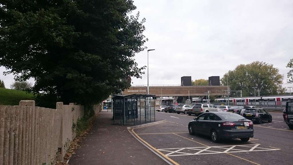 Broxbourne Rail Station (Entrance), Station Road, Broxbourne | Broxbourne EN10 7AW, UK Broxbourne Rail Station (Entrance), Station Road, Broxbourne | Broxbourne EN10 7AW, UK