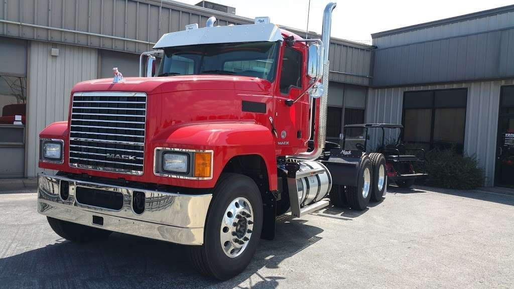 Vanguard Truck Center - Houston Mack Isuzu | 5216 N McCarty St, Houston, TX 77013, USA | Phone: (800) 364-6225