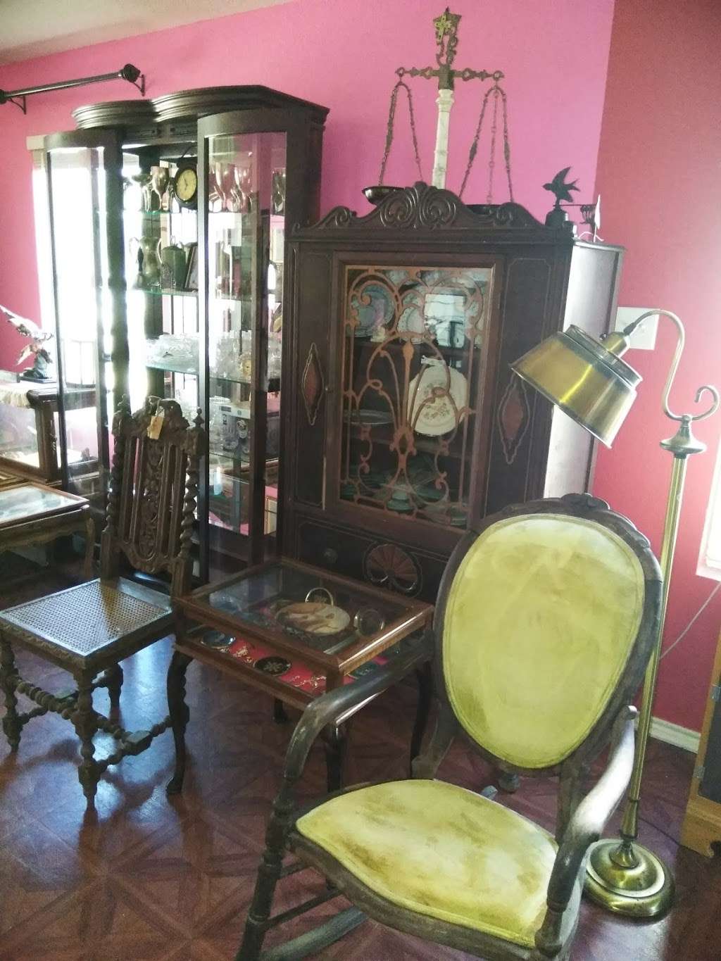 Lost in Time consignment | 4319 Southton Way, San Antonio, TX 78223, USA | Phone: (210) 364-2771