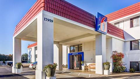 Motel 6 Portland, OR - Tigard West | 17959 SW McEwan Rd, Tigard, OR 97224, USA | Phone: (503) 246-8451