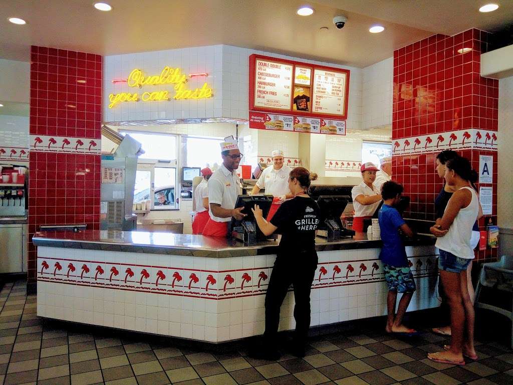 In-N-Out Burger | 30697 Temecula Pkwy, Temecula, CA 92592, USA | Phone: (800) 786-1000