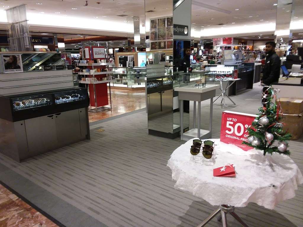 Sunglass Hut at Macys | 6909 N Loop 1604 E, San Antonio, TX 78247, USA | Phone: (210) 651-8897