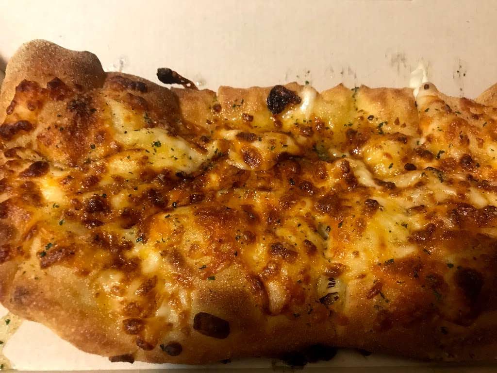 Dominos Pizza | 5912 N Clark St, Chicago, IL 60660, USA | Phone: (773) 769-3030