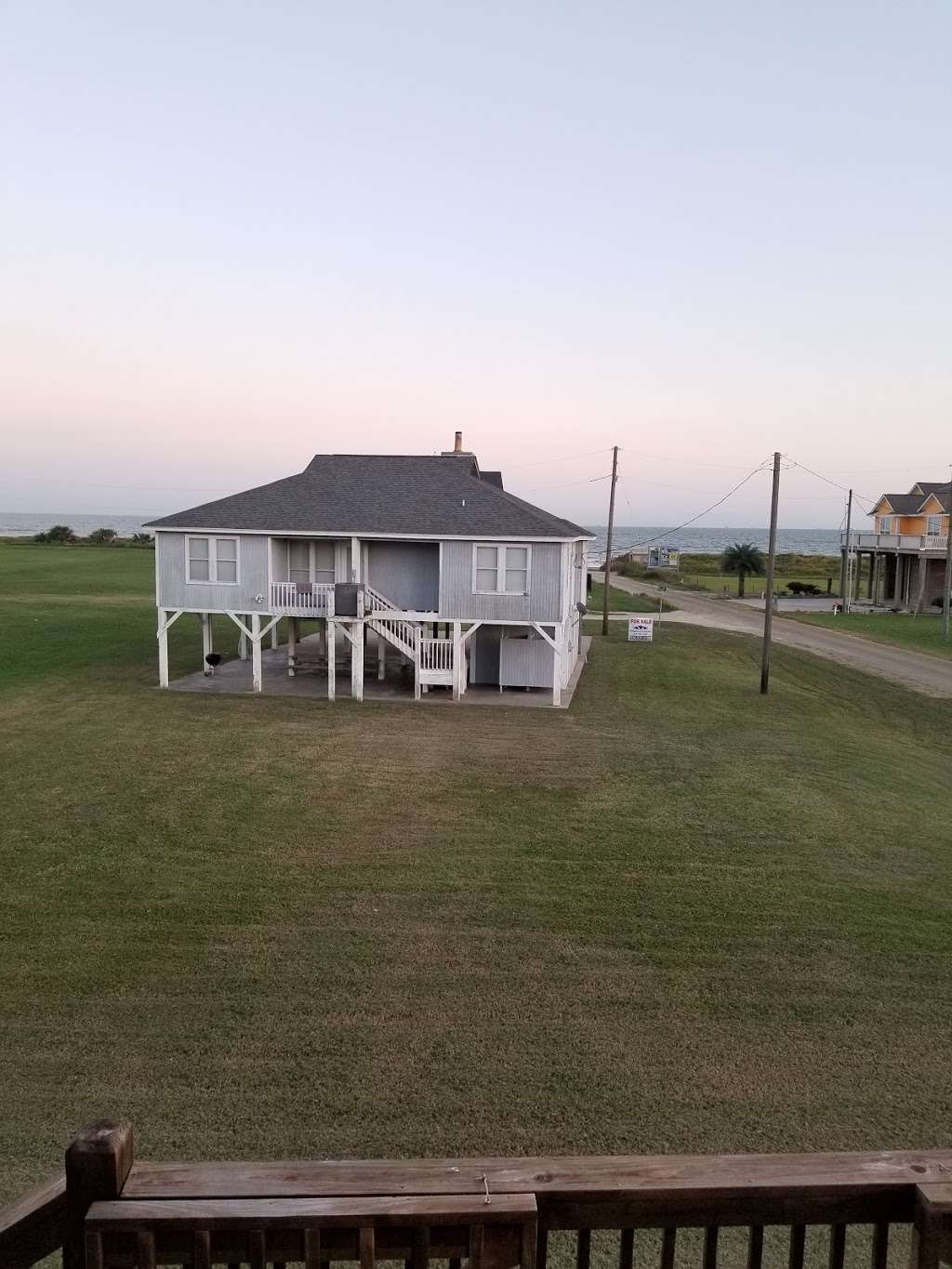 Out By The Sea Bed & Breakfast | 2134 Vista St, Crystal Beach, TX 77650, USA | Phone: (409) 684-1555