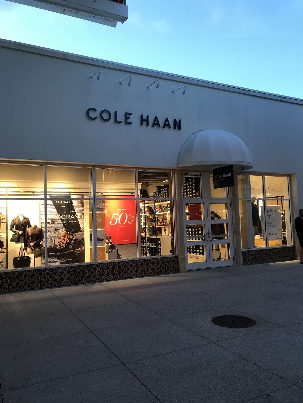 Cole Haan Outlet | 8200 Vineland Ave Suite 325, Orlando, FL 32821 | Phone: (407) 239-4900