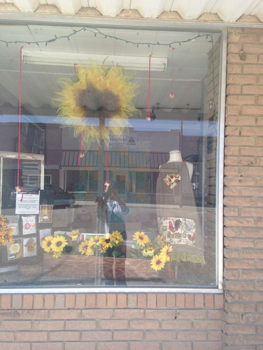 The Quilted Sunflower | 111 S Main St, Spring Hill, KS 66083, USA | Phone: (913) 592-0100