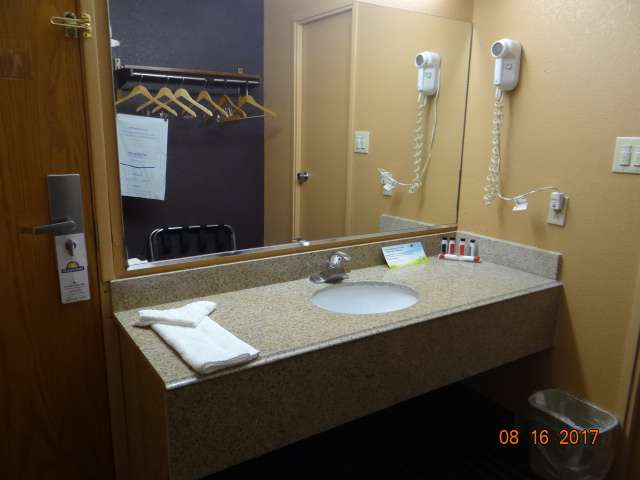 Days Inn by Wyndham Anderson IN | 5706 S Scatterfield Rd, Anderson, IN 46013, USA | Phone: (765) 393-8964