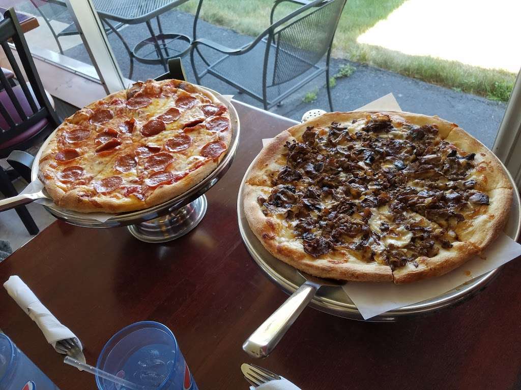 Woodbury Pizza & Restaurant | 689 Main St S, Woodbury, CT 06798, USA | Phone: (203) 263-0022