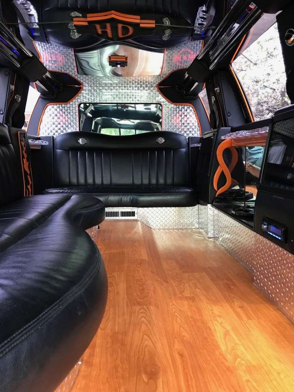 Xtreme Limo LLC | 6951 E 30th St Suite D, Indianapolis, IN 46219 | Phone: (317) 341-1716