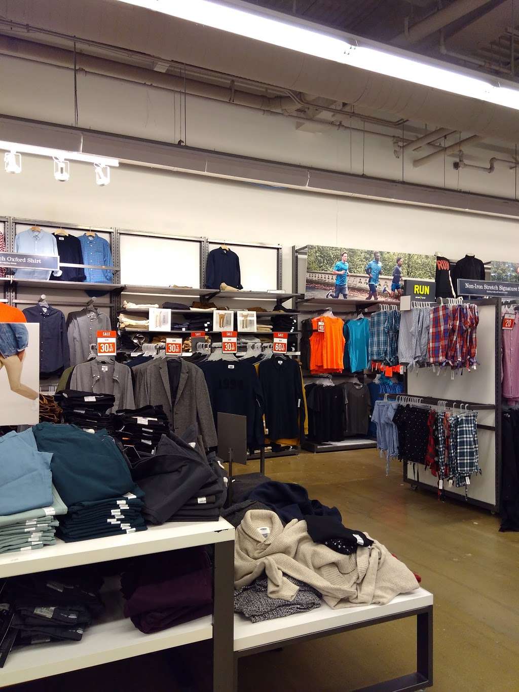 Old Navy | 112 Eisenhower Pkwy, Livingston, NJ 07039, USA | Phone: (973) 422-0751