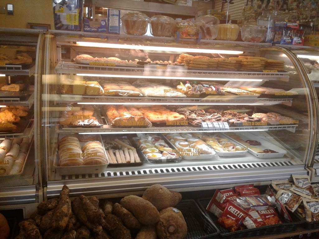 La Hacienda Bakery-Rotisserie | 308 W Chestnut Ave # 105, Vineland, NJ 08360, USA | Phone: (856) 692-9979