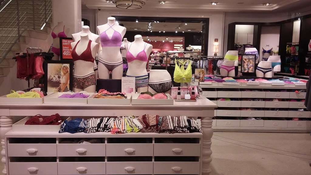 Victorias Secret & PINK | 745 Collins Ave, Miami Beach, FL 33139, USA | Phone: (305) 538-2107