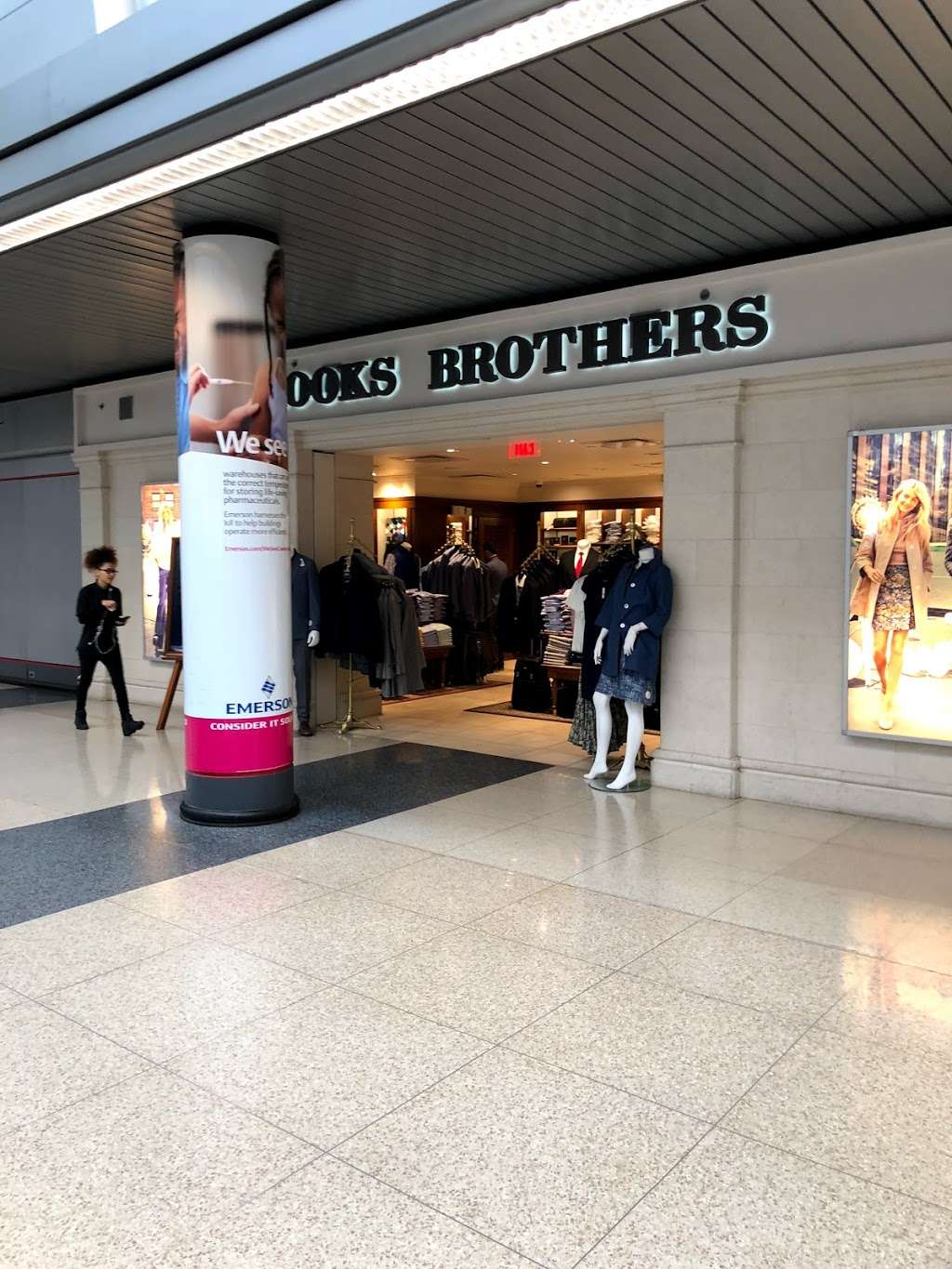 Brooks Brothers | 10000 West OHare Ave, Chicago, IL 60666, USA | Phone: (847) 327-0578