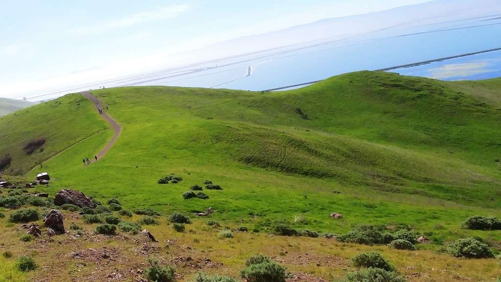 Coyote hill regional park parking lot | Fremont, CA 94555, USA