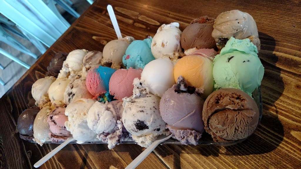 Hansens Ice Cream Parlor | 11323 Fox River Rd, Wilmot, WI 53192, USA | Phone: (262) 298-5431