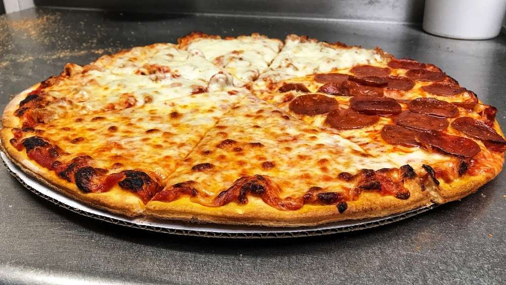 Doreens Pizzeria | 726 Joliet St, Dyer, IN 46311 | Phone: (219) 865-9988