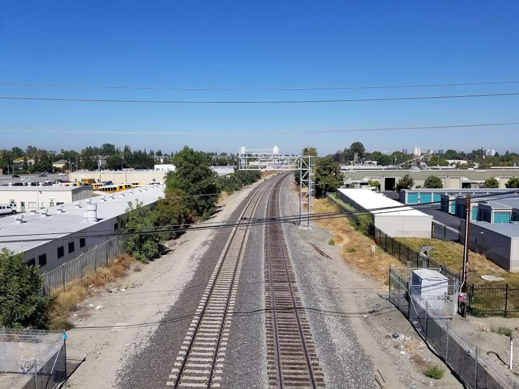 Curtner Light Rail Station | 2348 Canoas Garden Ave, San Jose, CA 95118, USA | Phone: (408) 321-2300