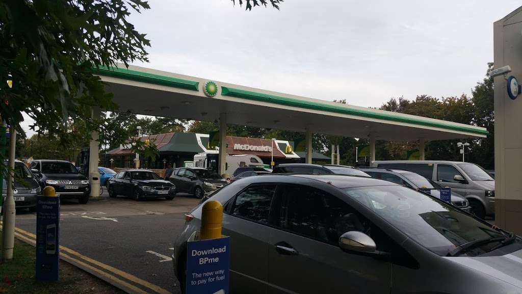 BP | Ring Rd N, A23, Horley, Gatwick RH6 0NN, UK | Phone: 01293 579282