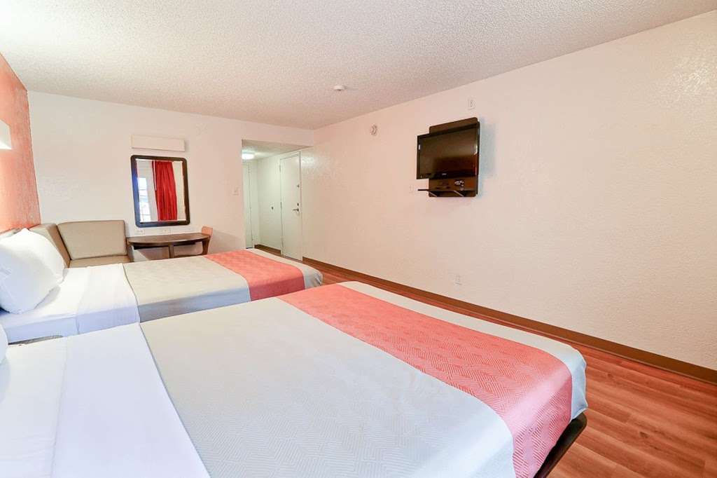 Motel 6 Dallas - Addison | 4325 Belt Line Rd, Addison, TX 75001, USA | Phone: (972) 386-4577