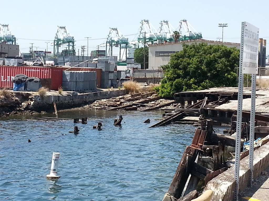 Harbor Light Restaurant-Market | 748 Tuna St, San Pedro, CA 90731 | Phone: (310) 832-5485