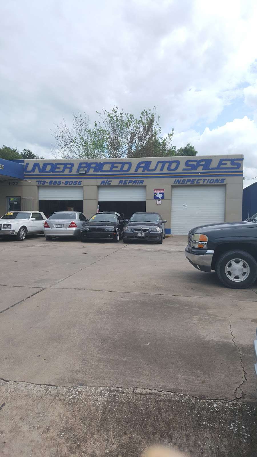 Under Priced Auto Sales | 4622 Yale St, Houston, TX 77018, USA | Phone: (713) 695-9055