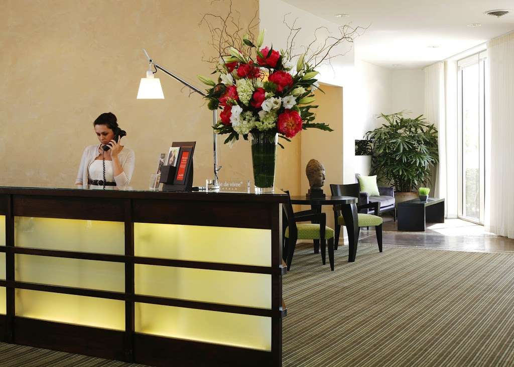 Acqua Hotel Mill Valley | 555 Redwood Hwy, Mill Valley, CA 94941, USA | Phone: (415) 380-0400
