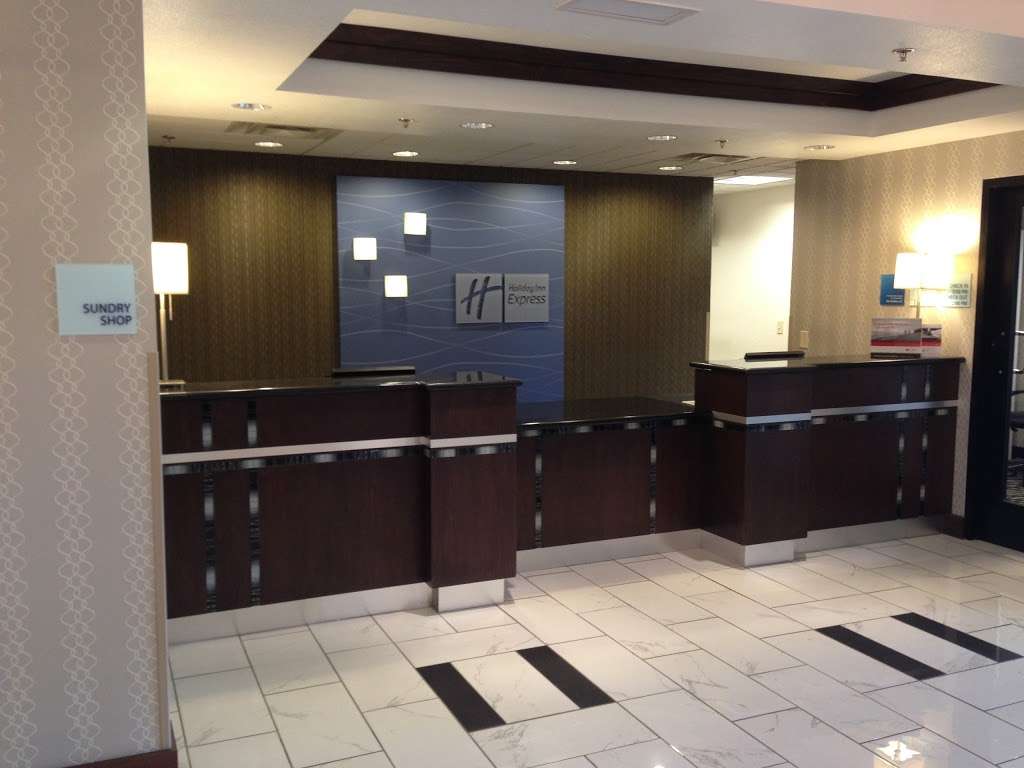 Holiday Inn Express and Suites | 321 Barrett Dr, Greenfield, IN 46140, USA | Phone: (317) 318-9859