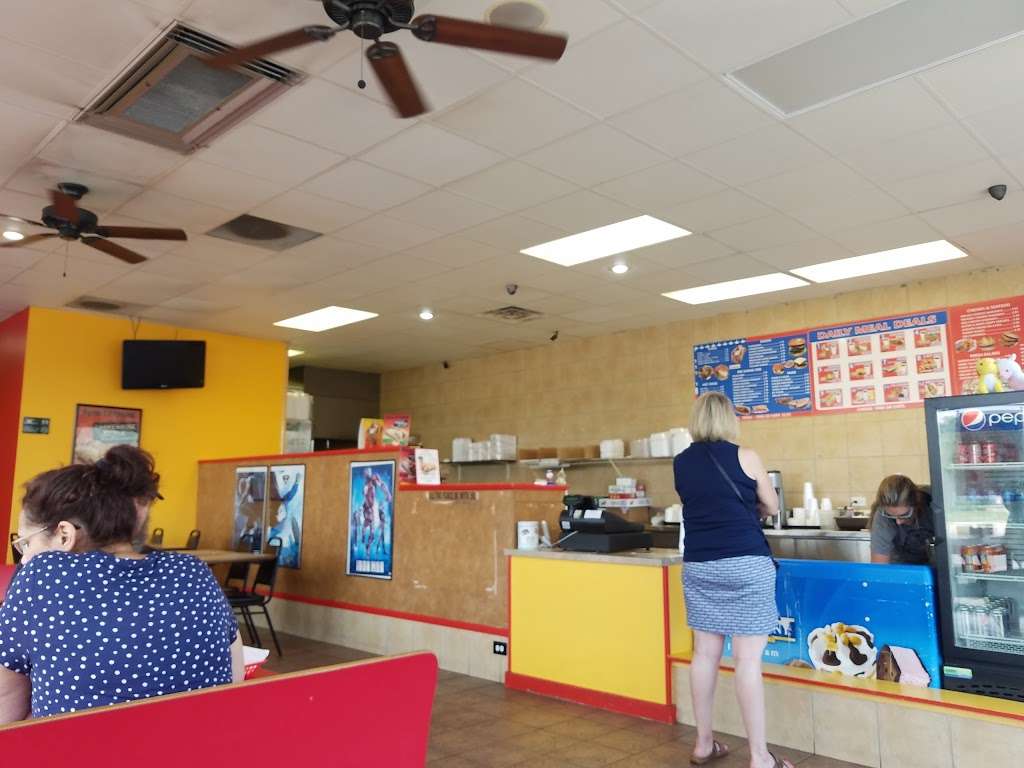 Patellis Gyros Beefburgers | 1411 Cannonball Trail, Yorkville, IL 60560, USA | Phone: (630) 553-9620