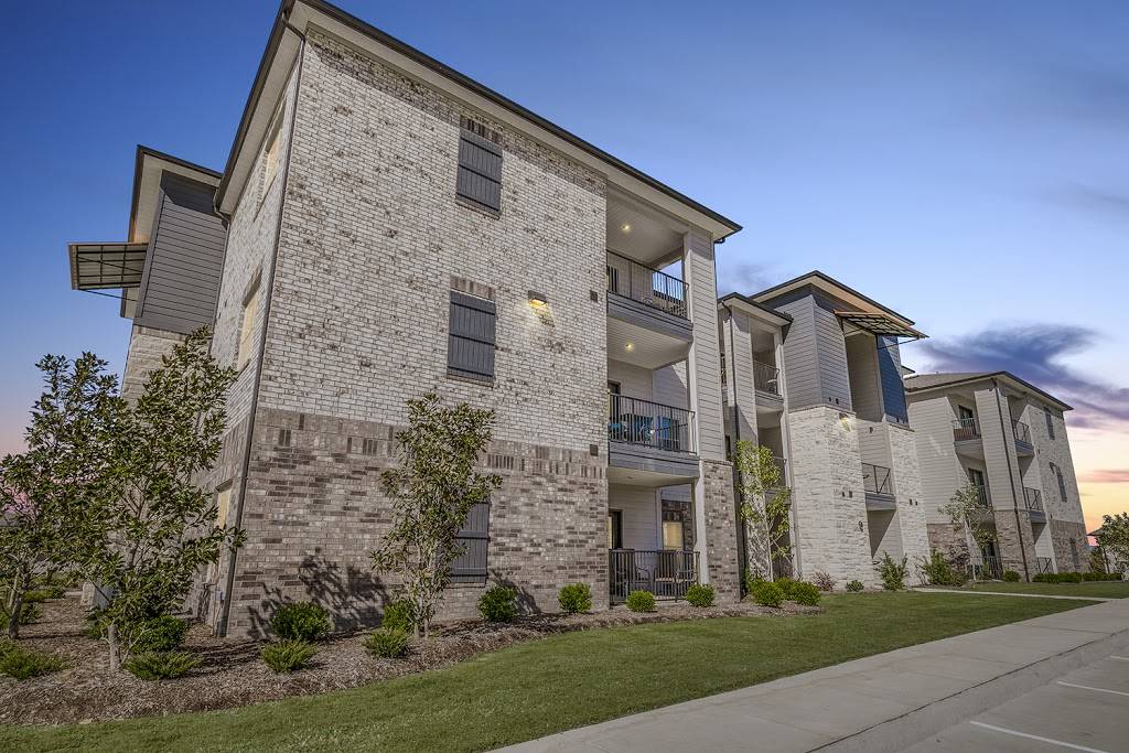 The Landing at Cross Creek Apartments | 6301 Old Denton Rd, Fort Worth, TX 76131, USA | Phone: (817) 668-3836