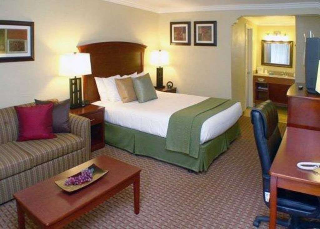 Quality Inn & Suites Santa Cruz Mountains | 9733 Hwy 9, Ben Lomond, CA 95005, USA | Phone: (831) 336-2292
