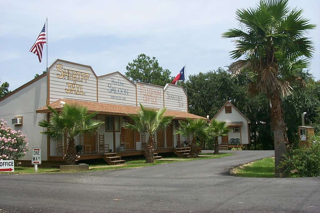 Cabins On The Bayou | 8518 Hwy 6, Hitchcock, TX 77563, USA | Phone: (409) 978-2400
