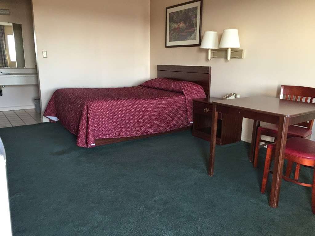 Slumber Inn Motel | 21400 E 275th St, Harrisonville, MO 64701 | Phone: (816) 884-3100