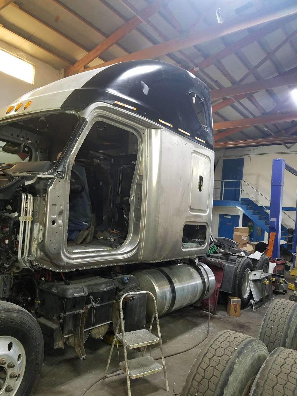 AVP Complete Truck Repair | 2970 Wireton Rd, Blue Island, IL 60406 | Phone: (708) 385-0415