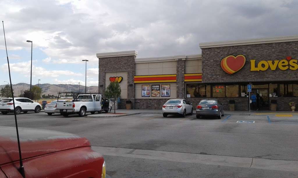 Loves Travel Stop | 2000 E Tehachapi Blvd, Tehachapi, CA 93561, USA | Phone: (661) 823-1484