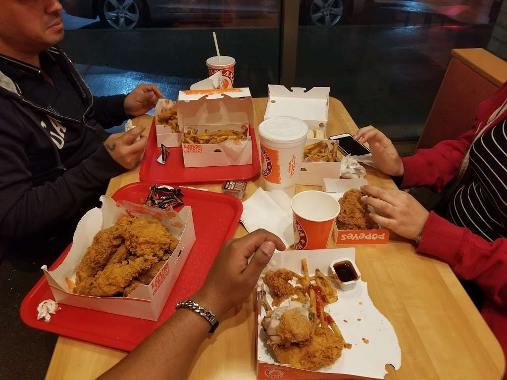 Popeyes Louisiana Kitchen | 220 Springfield Ave, Newark, NJ 07103 | Phone: (973) 297-0129