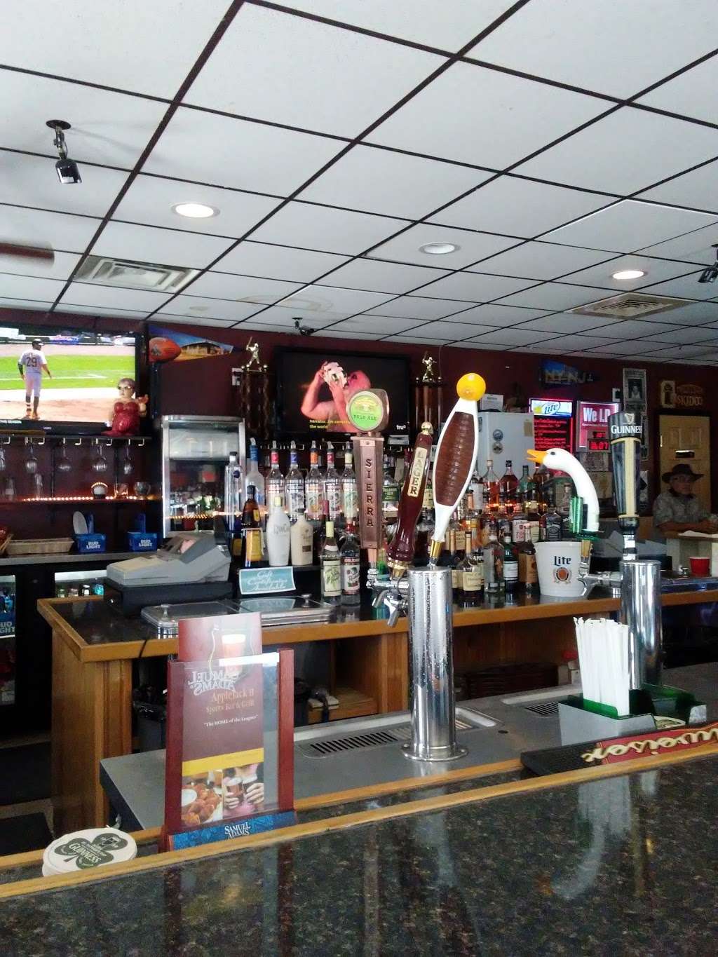 Applejack 2 Sports Bar & Grill | 60 Carr Ave, Keansburg, NJ 07734, USA | Phone: (732) 495-3010