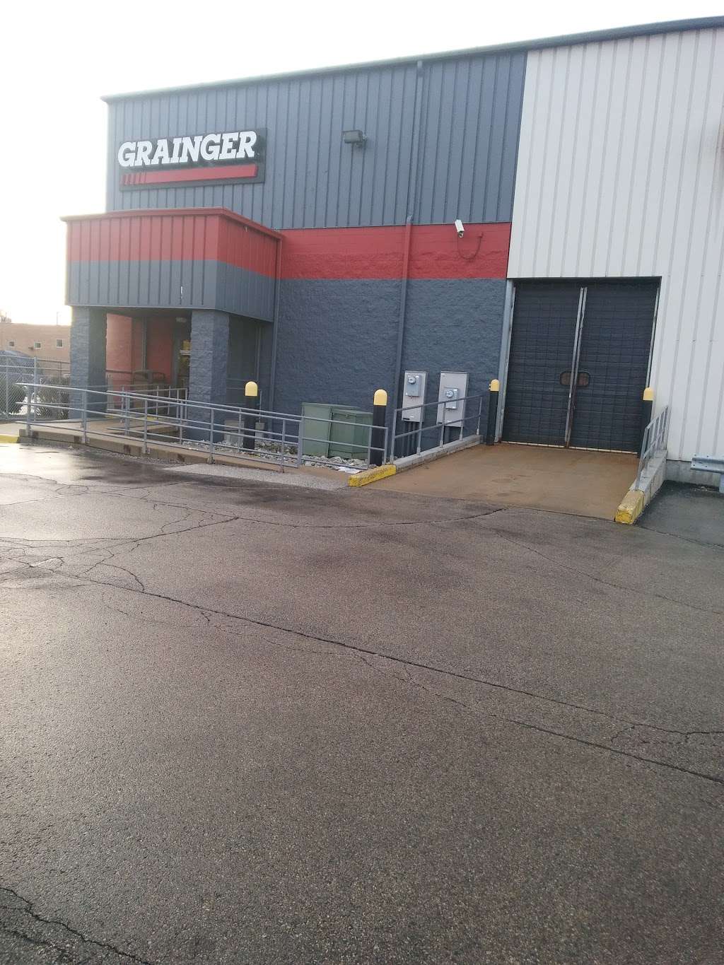 Grainger Industrial Supply | 3240 Mannheim Rd, Franklin Park, IL 60131, USA | Phone: (800) 472-4643