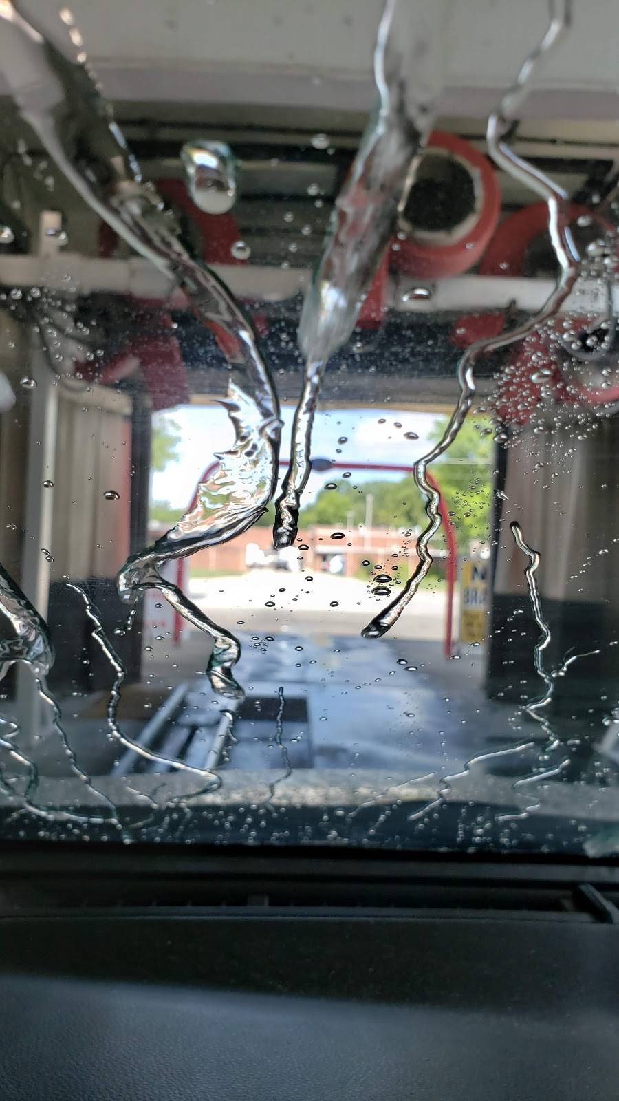 Valero Car Wash At Yorktown | 6177 Pearl Rd, Cleveland, OH 44130, USA | Phone: (440) 885-5282