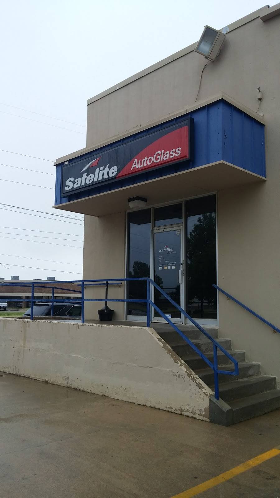 Safelite AutoGlass | 900 Metropolitan Ave, Oklahoma City, OK 73108, USA | Phone: (405) 445-4888
