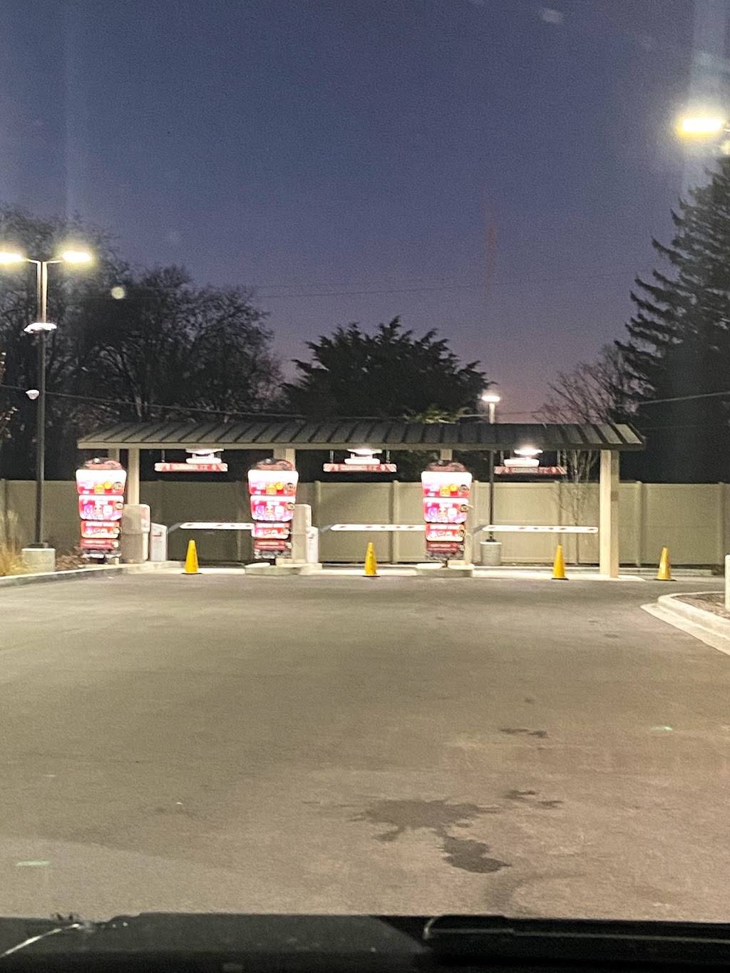 Speedy Shine Car Wash, 1360 Lee St, Des Plaines, IL 60018