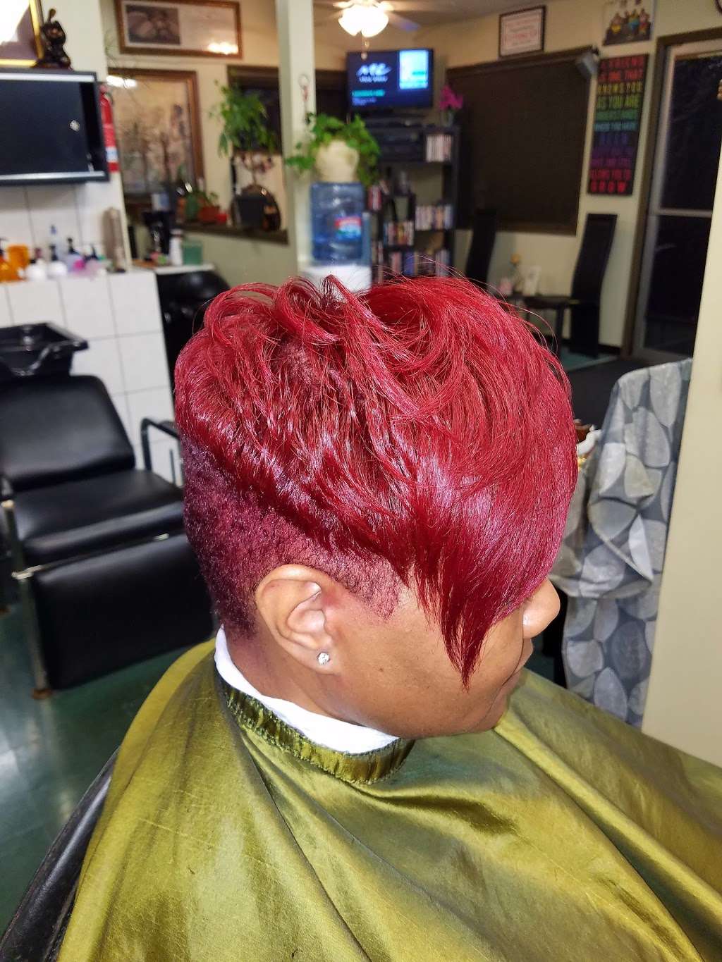 Cutting Up | 2133 Fair Oaks Ave, Altadena, CA 91001, USA | Phone: (626) 791-9130