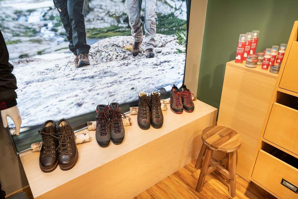 Fjällräven La Brea | 151 South La Brea Ave, Los Angeles, CA 90036, USA | Phone: (323) 746-7807