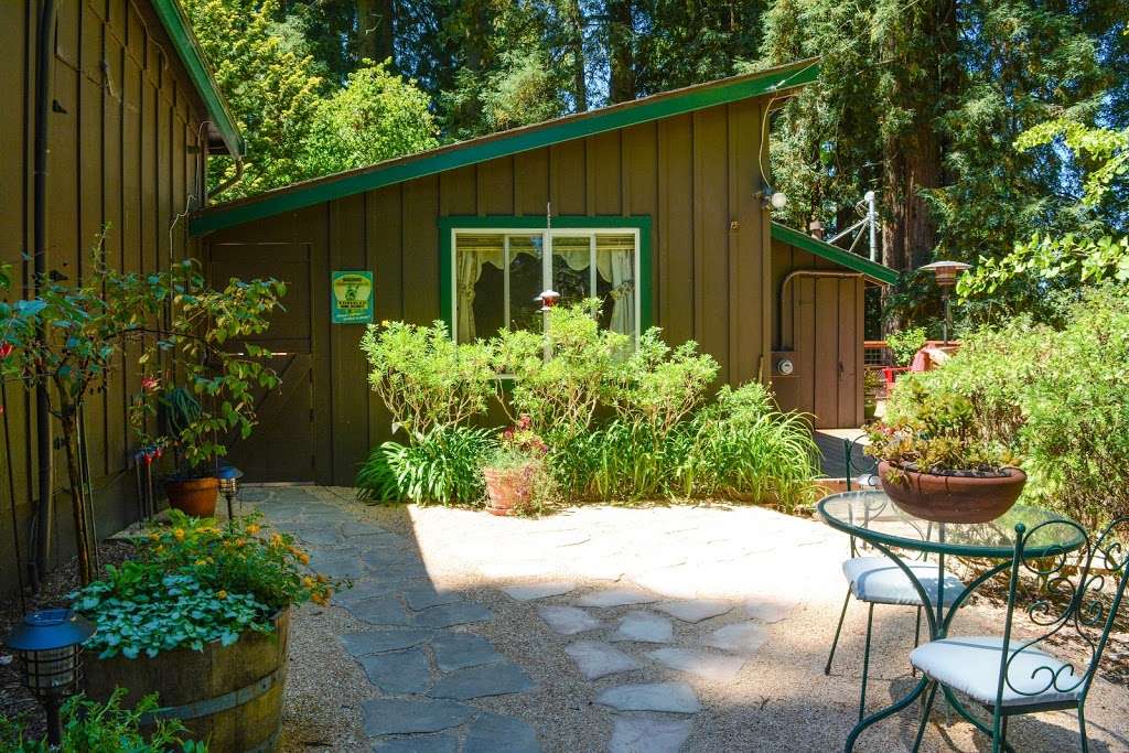 Hummingbird Hill Cottage | 11450 Barnett Valley Rd, Sebastopol, CA 95472, USA | Phone: (707) 971-0230