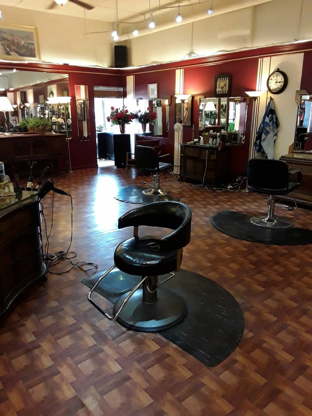 Mane Floor Salon | 2955 Biddle Ave, Wyandotte, MI 48192, USA | Phone: (734) 285-4870